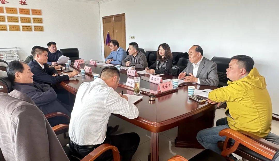 裕安区政府副区长卢俊介绍了双方参加人员情况,并对裕安区区情做了