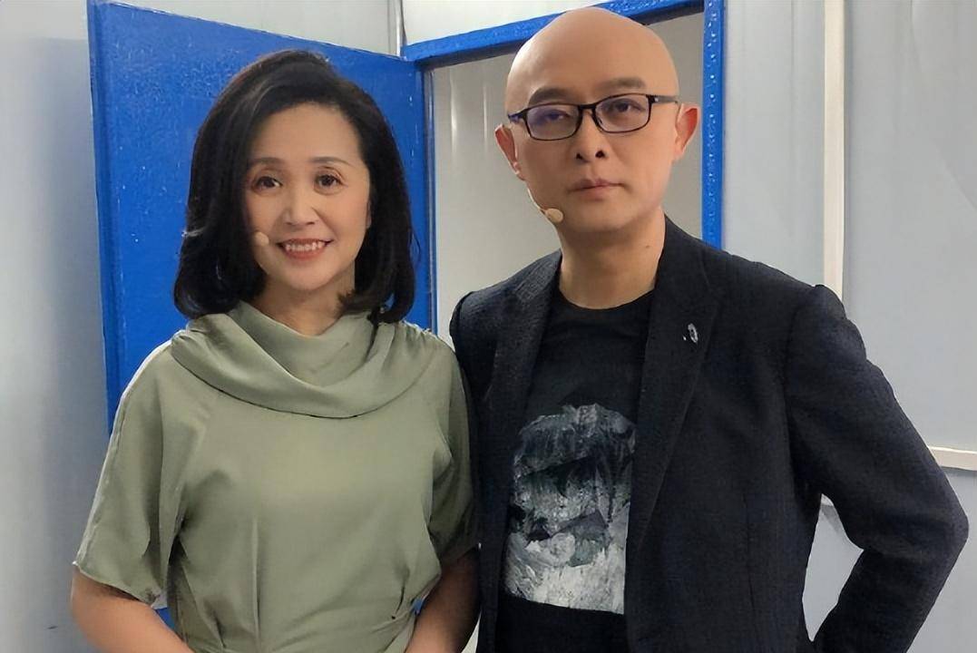 这还是《非诚勿扰》里的黄菡?