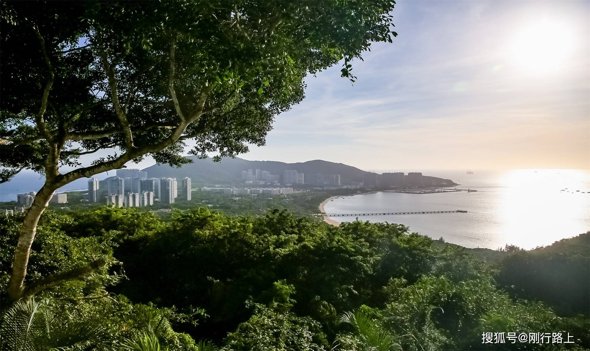 三亚鹿回头风景区,被称为"鹿城"的象征之一,免门票啦_小时候_青年