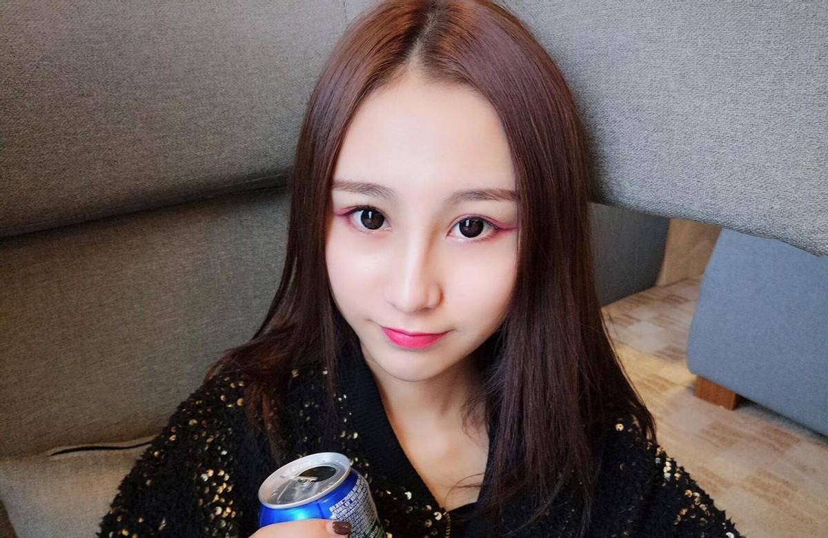 王滢闪婚富豪,老公吃瓜她挑籽,地上不能有一根发丝_杨立杰_丈夫_台湾