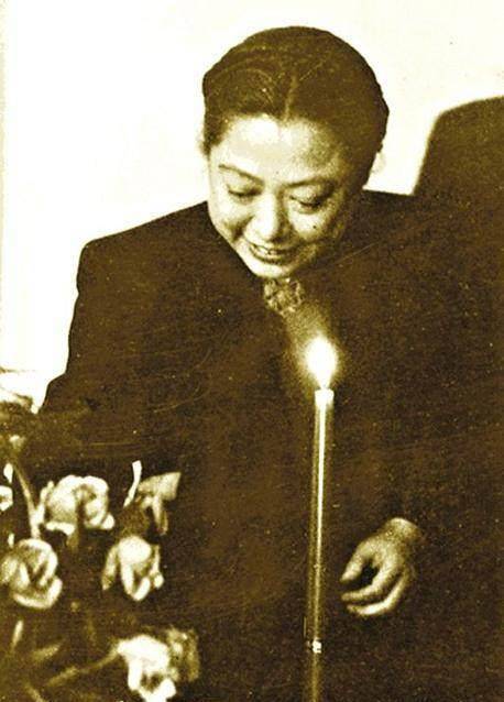 作者:我方特邀作者任艳据梁实秋先生回忆,他在国立青岛大学任教时,常