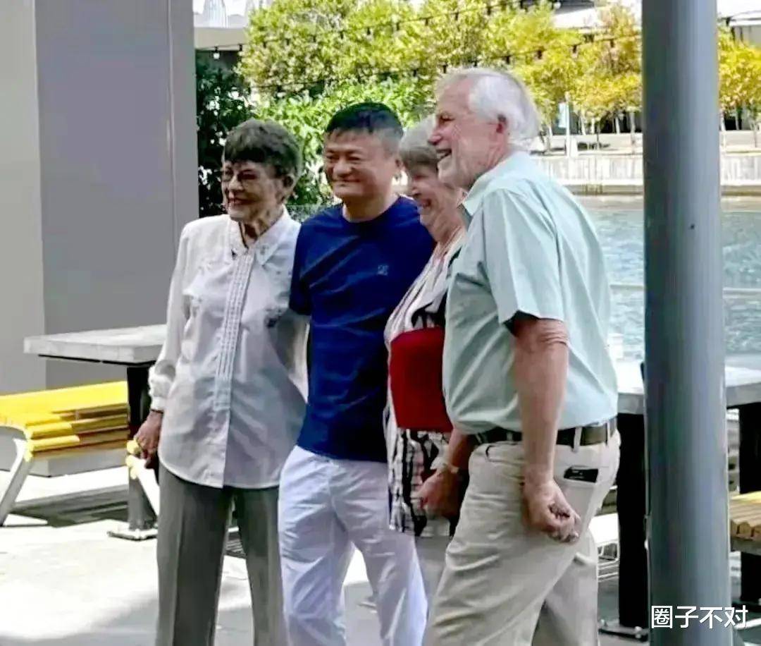 58岁马云近况曝光,已垂垂老矣,头发花白就像一位佝偻老人_一家_莫利
