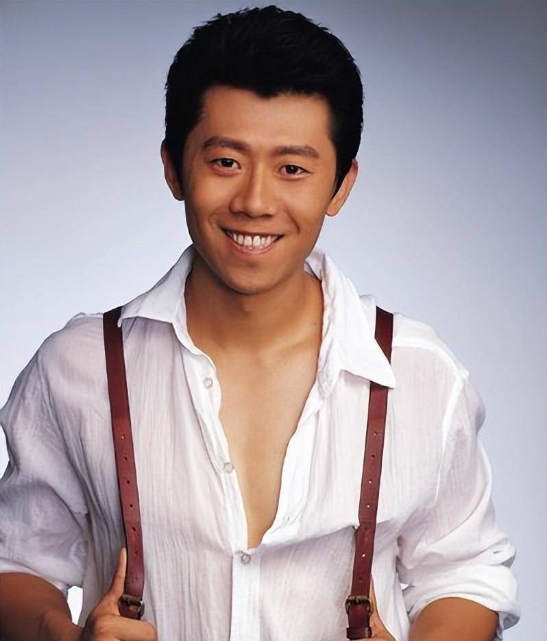 "到了上学年龄,夏雨第一天放学回家,就问姑姑爸爸妈妈为什么要来接