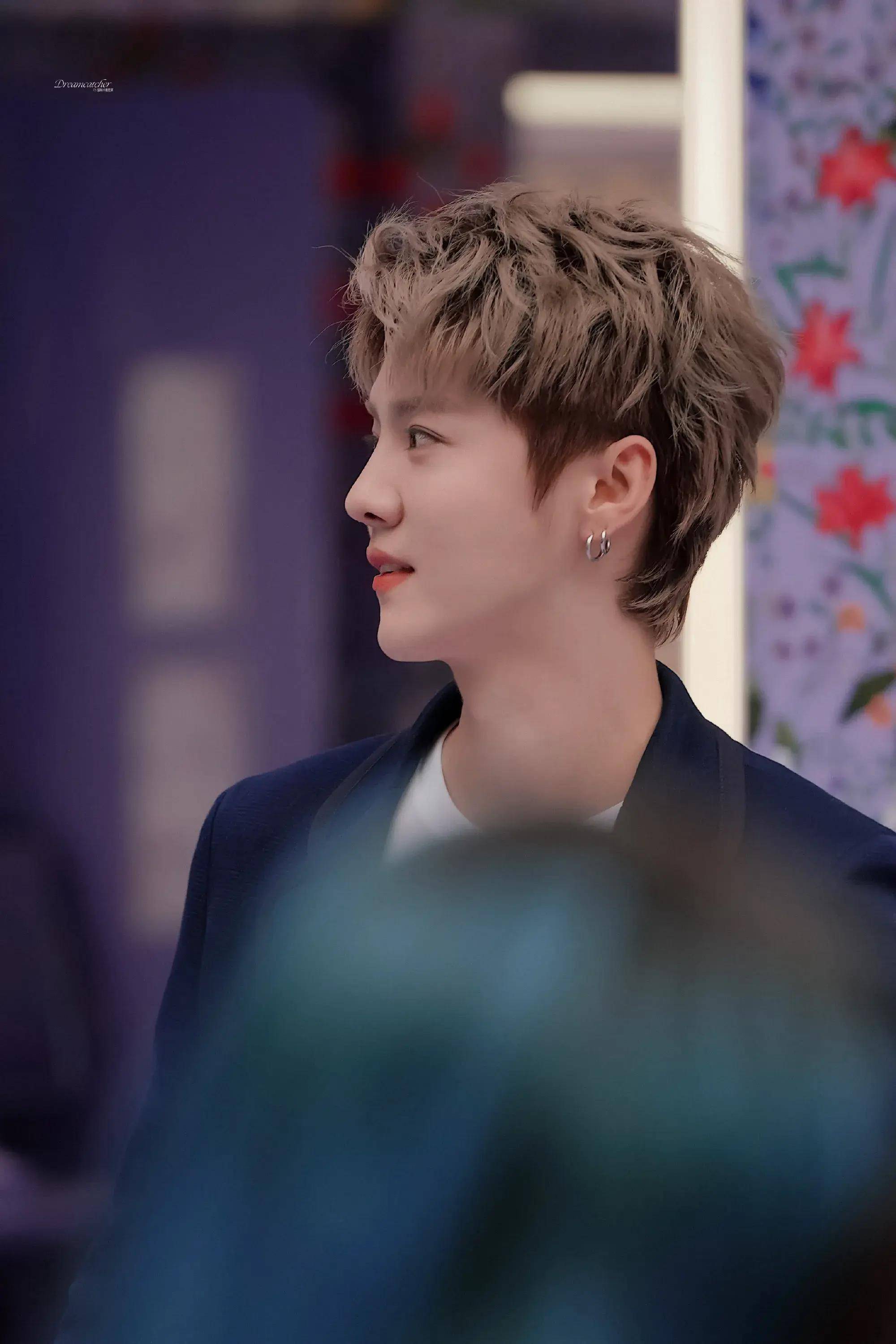 京圈格格关晓彤和现男友鹿晗闹矛盾啦!_团队_地方台_风波