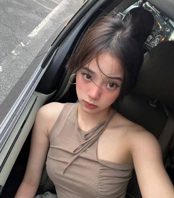 欧阳娜娜秀大尺度蕾丝照,被骂故意擦边,网友:辣眼睛!_照片_争议_刘昊