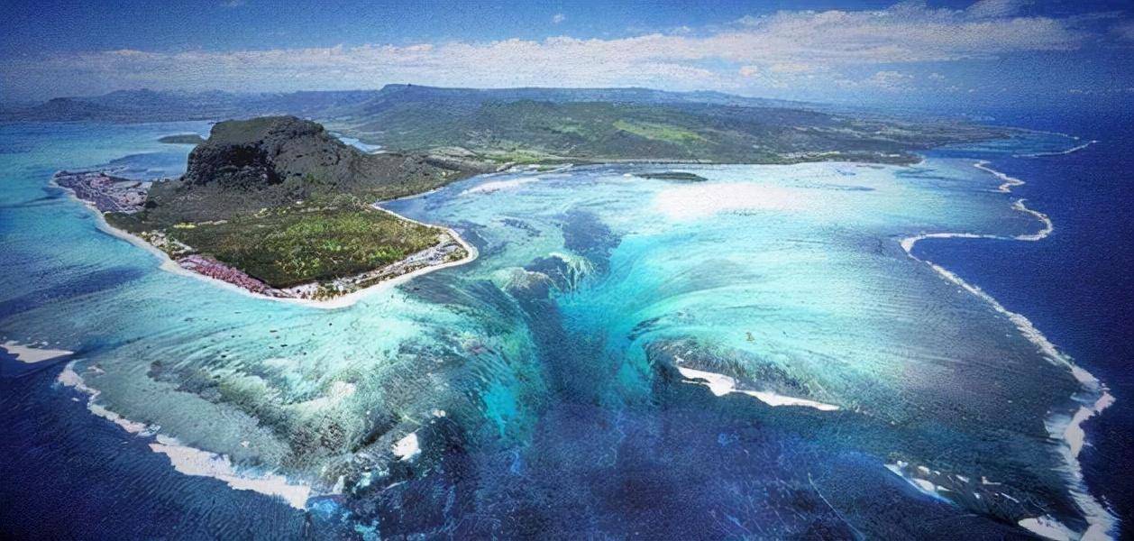 每年30亿吨!马里亚纳海沟时刻在疯狂吸水,为何海平面不降反升?