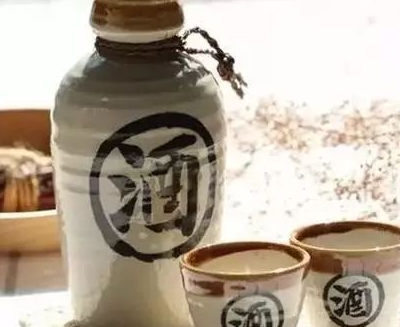 放久了的白酒到底会不会过期？原来我们被骗了这么多年不得不知道(图2)