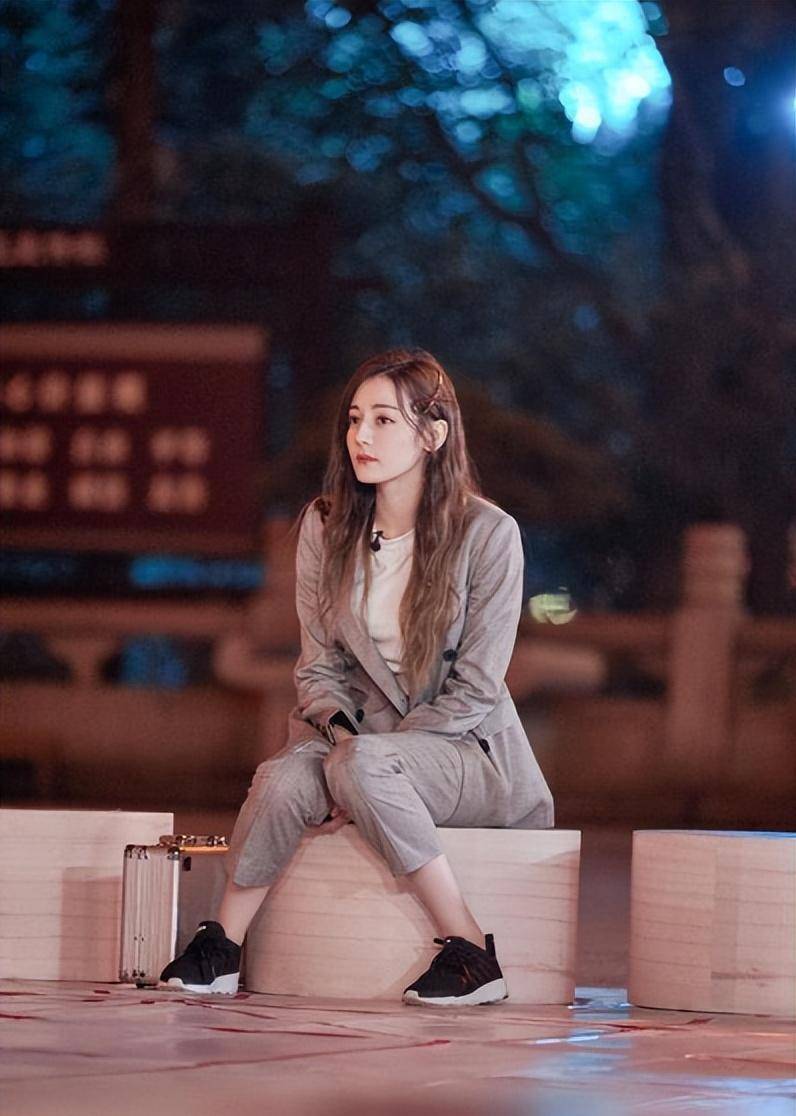 迪丽热巴的时尚穿衣利器,一秒搞定女神个性!_造型_衣服_的设计