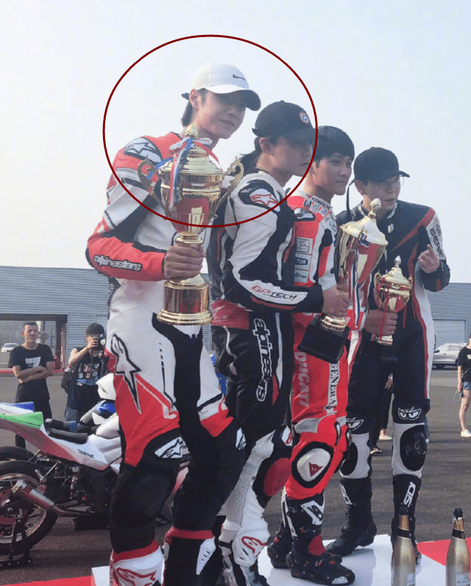 战设计师,一博赛车手,王俊凯老板,看了姐姐:厉害了_王一博_时候_摩托