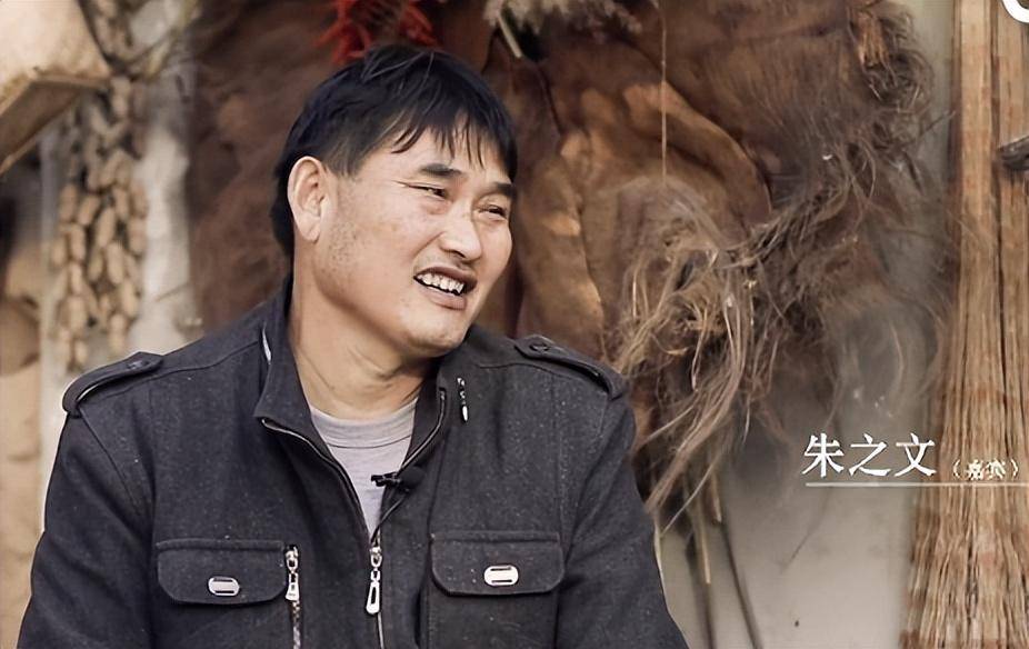 在之前的采访中,朱之文曾透露过自己对于儿媳妇的要求,要有点文化能够