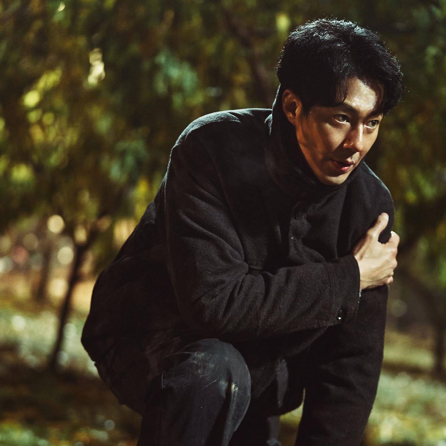 而剧中由赵寅成饰演的黑色要员 — 金斗植,更是因为专情和能在天空中