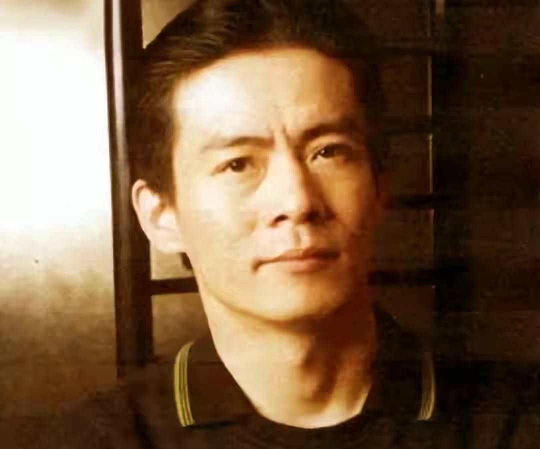 他靠演反派出名,曾和许晴传绯闻,57岁娶了圈外妻子,低调且幸福_米学东