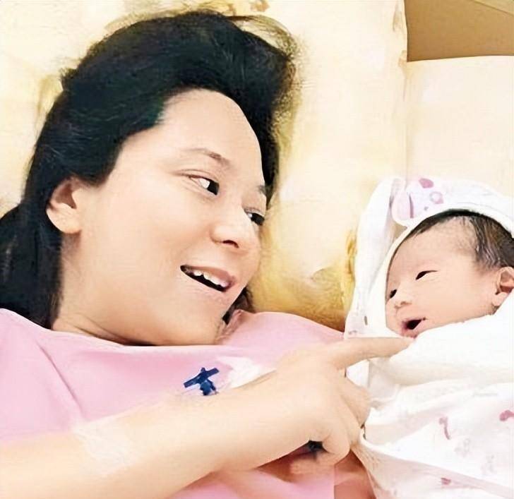 但随着女儿长大,郭羡妮也开始东山再起.