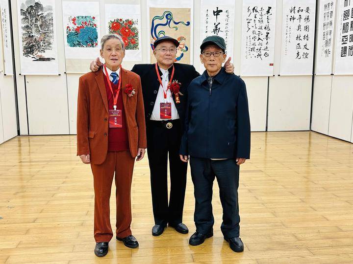 朱梅林的书法风格最大特点是铁画银钩,力透纸背,遒劲有力,具有极高的