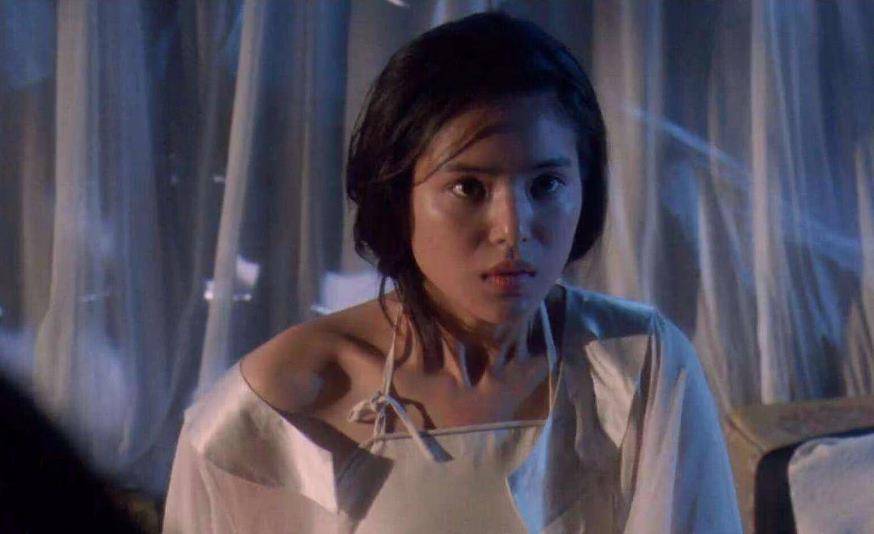 《火烧红莲寺》这一部电影,在剧中有一个场景是李若彤穿了一件白色的