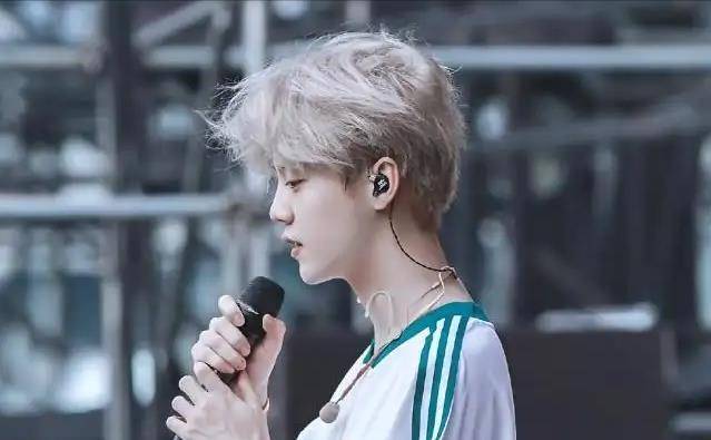 鹿晗家庭情况曝光!