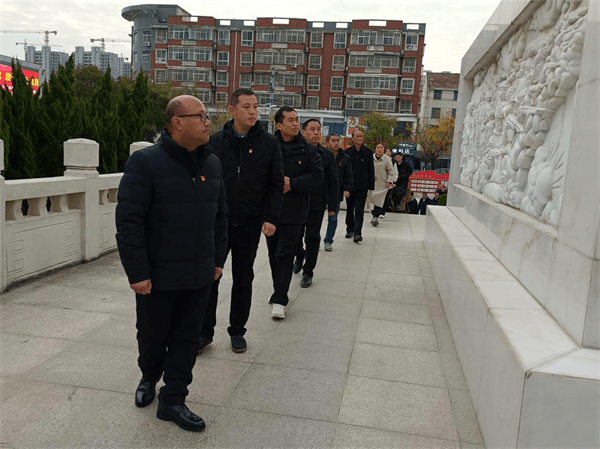 安徽太和县洪山镇中心学校开展"缅怀革命先烈 传承红色精神"主题党日