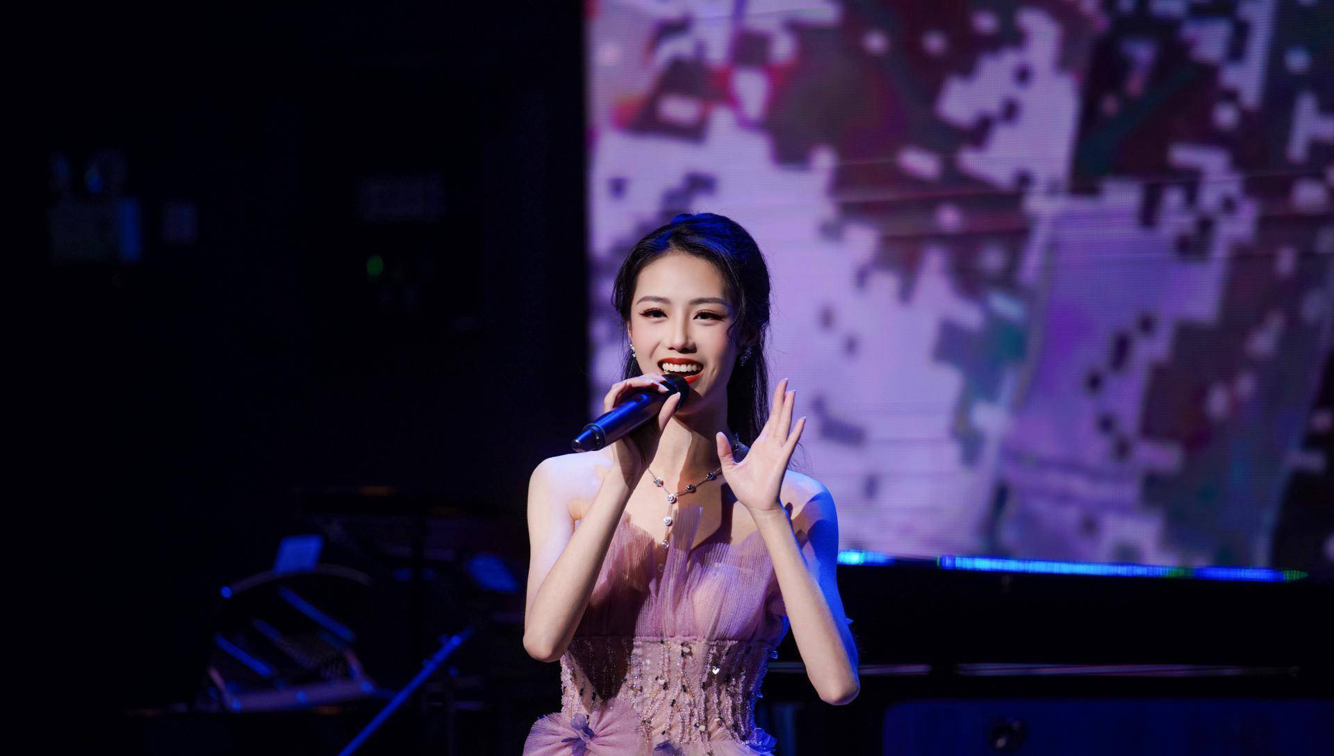 "芳华弦歌"首场线下音乐会唱响湖南民歌_青春_莫娟娟_演唱会