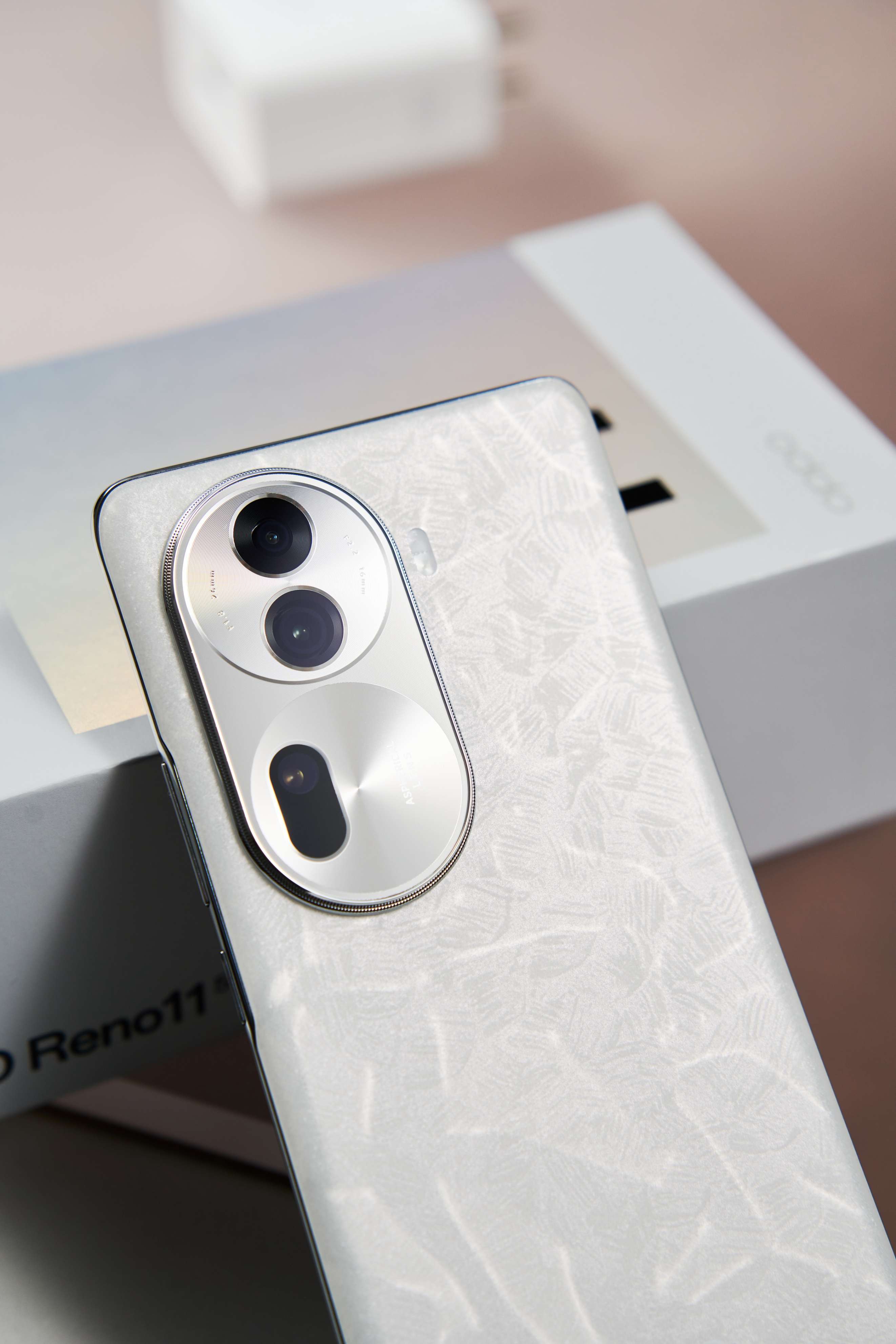 oppo reno11真心杀疯了,性价比实在太全能_人像_手机_价位