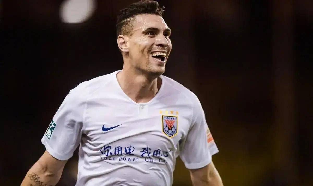 莫伊塞斯在济南的最后一场比赛:山东泰山队主场迎战菲律宾卡雅队_横滨