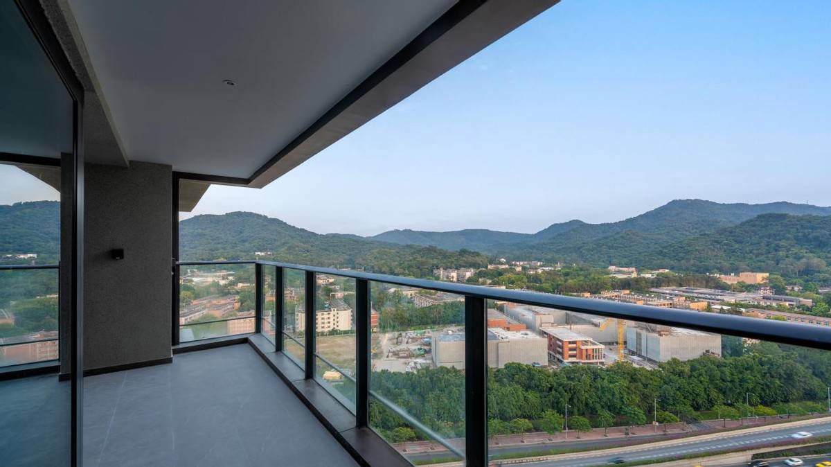 远处高层地标建筑映入眼帘,撑起广州城市天际线.