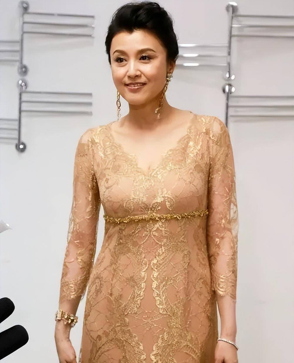 52岁藤原纪香,魅力十足饱满性感!_日本_恋情_亚洲