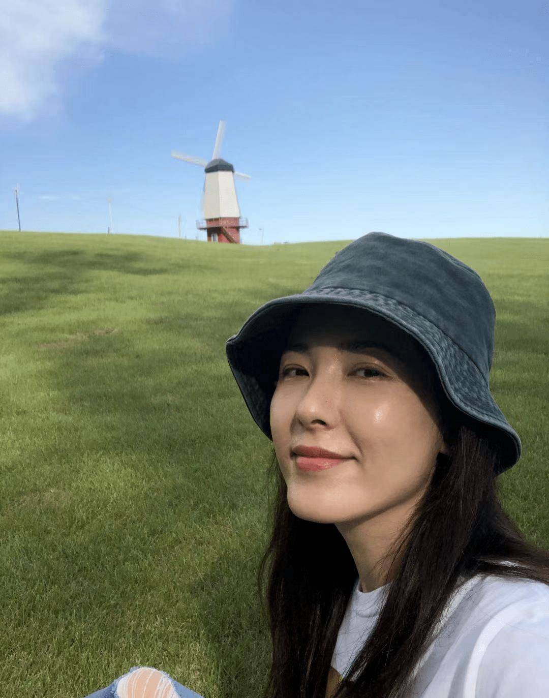 曾黎并不在乎自己的天生丽质,只让自己显得鸡肋_朱珠和_时尚_灰色