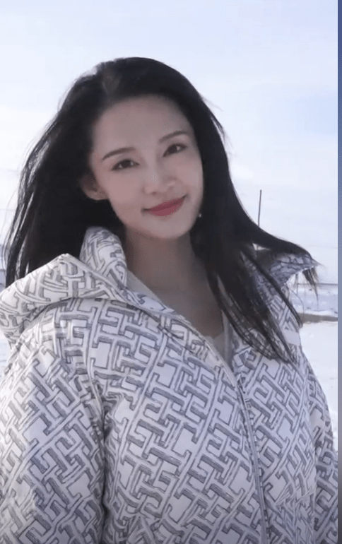 33岁知名女星李沁旅居新疆!