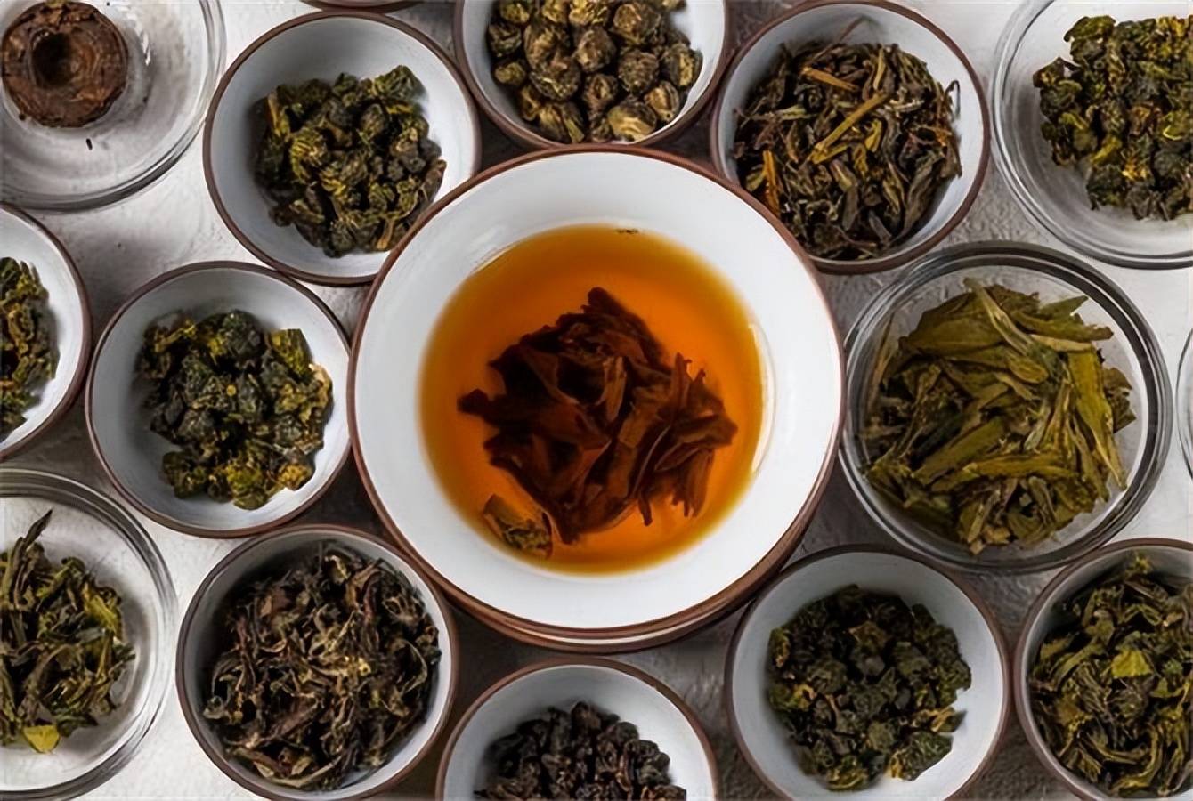 乌龙茶属于红茶还是绿茶？红茶绿茶乌龙茶，都有啥区别？