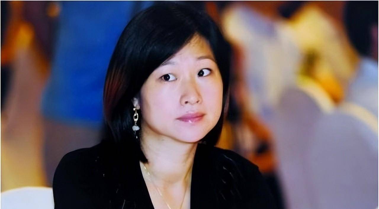 何智丽被排除在阵容之外的真正原因是,1987年新德里世乒赛上,何智丽在