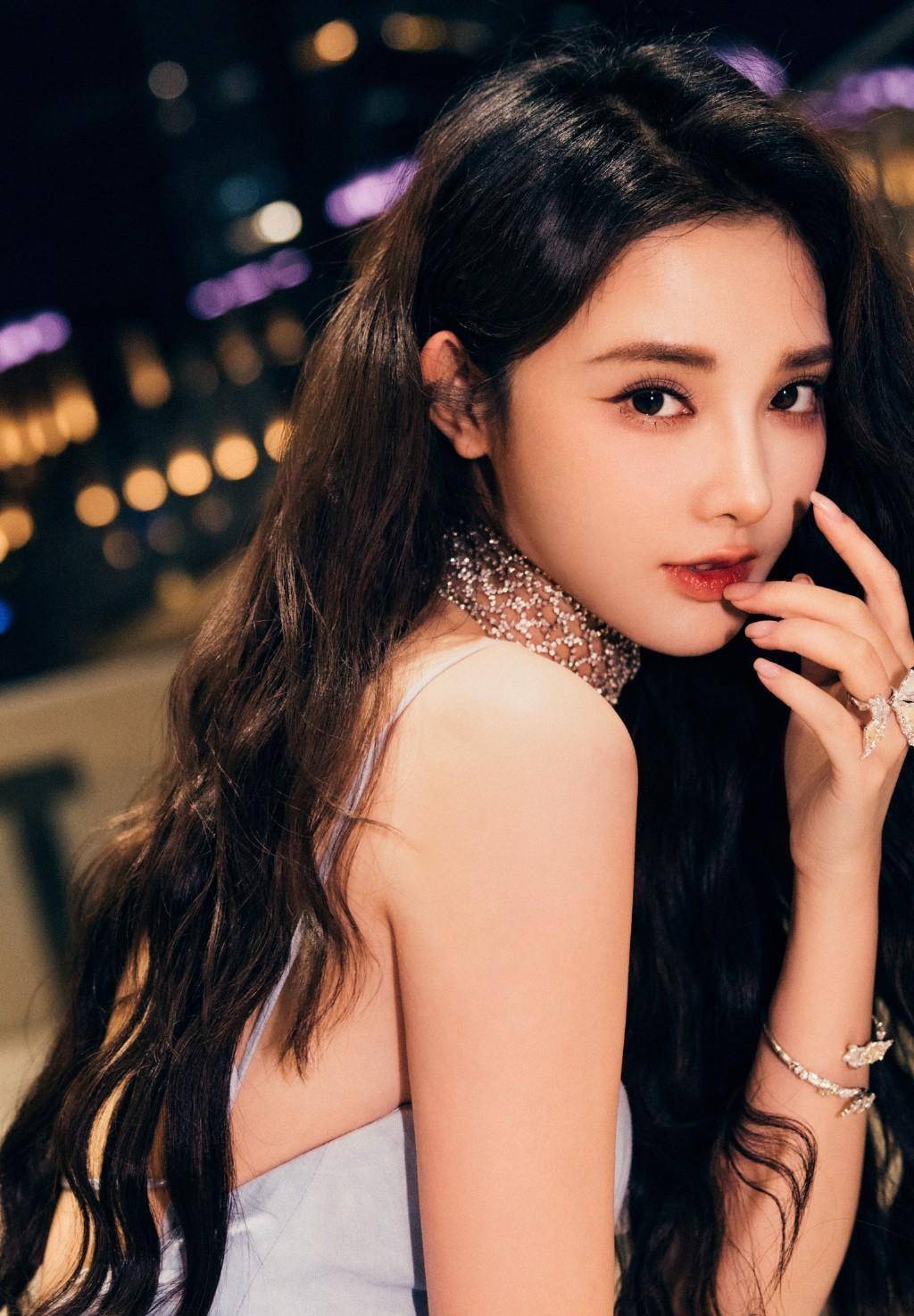 彭小苒完美的诠释了什么才是"美丽冻人"!