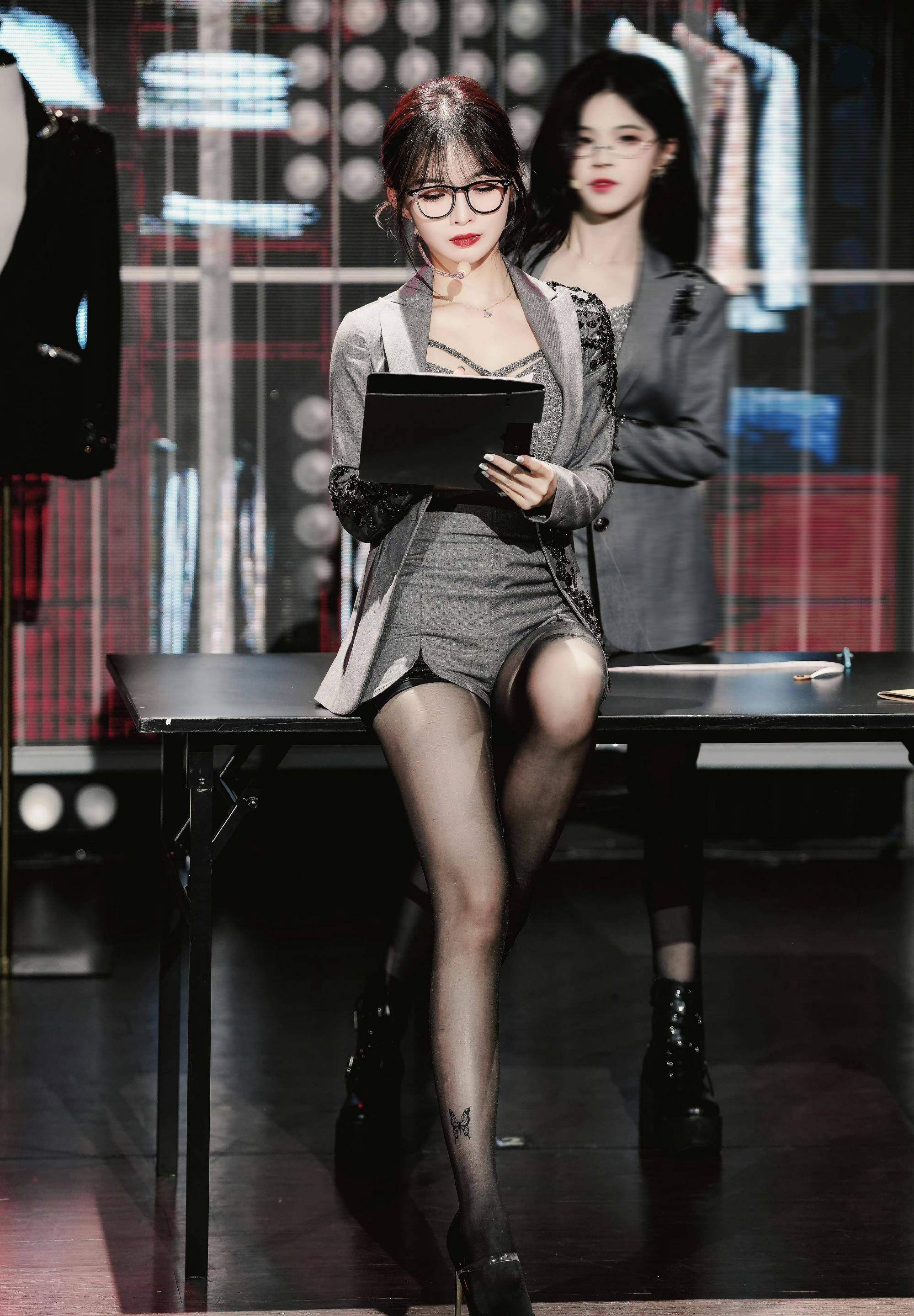 许杨玉琢展现出的性感身姿令人陶醉!_魅力_身材_音乐