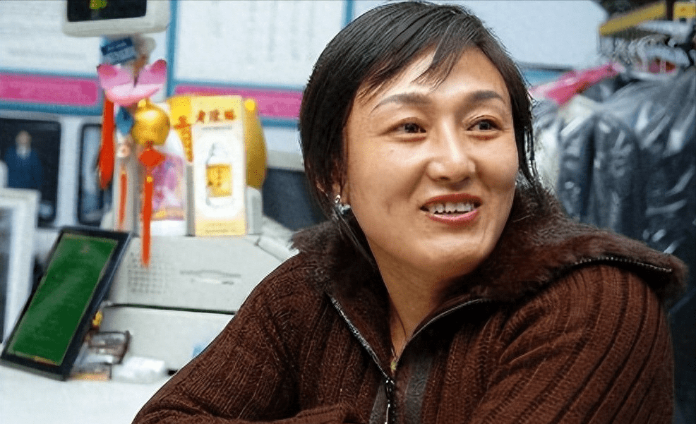 退役当搓澡工,嫁还俗和尚,开店成老板,举重冠军邹春兰现状如何_澡堂