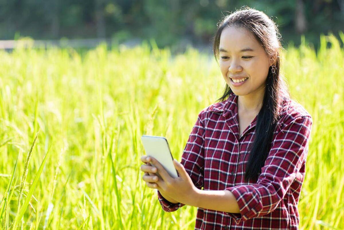 陕南山区留守女青年们的困境:全靠直播吃饭,人人都是网红