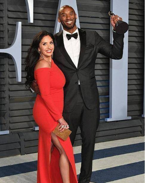 瓦妮莎:黑发红唇身材火辣,科比去世3年走出悲痛,大女儿也瘦了_生活