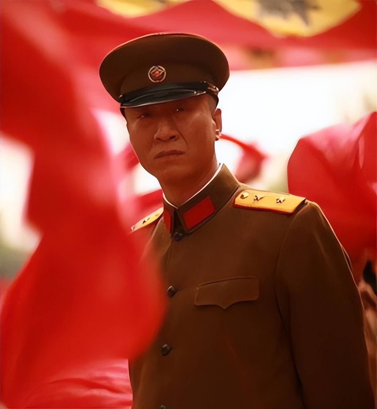 影视作品中55式军服的"穿帮"_领章_肩章_常服