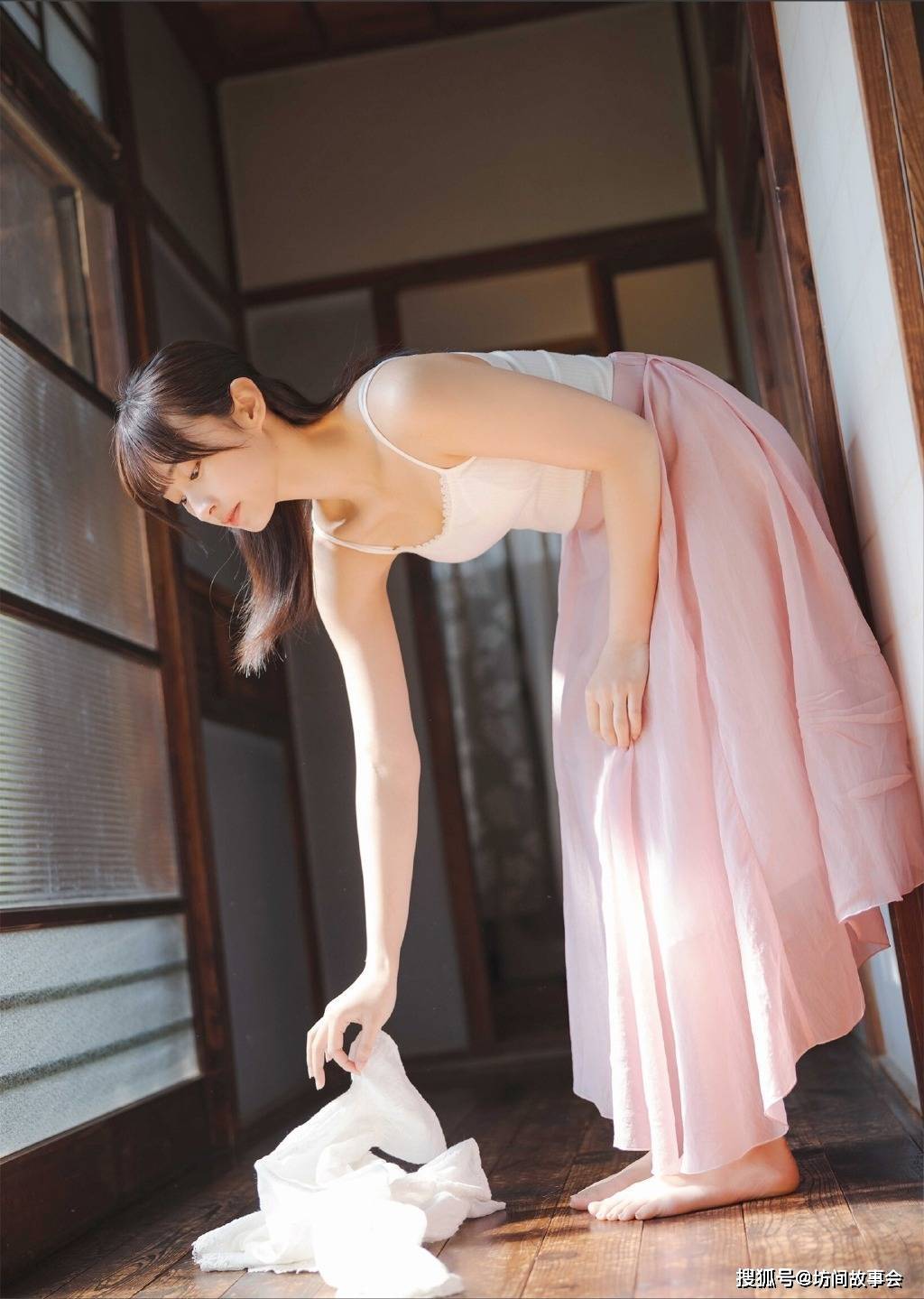 同年11月,她出版写真集"the dream goes on",她的美好身材才得以广为