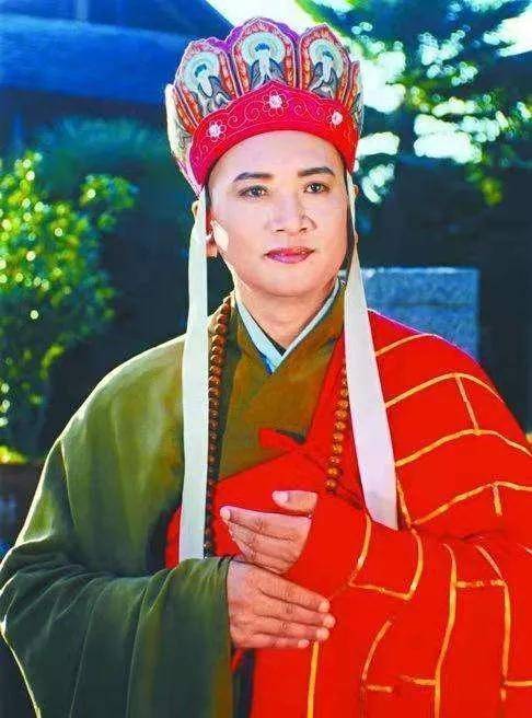 第三位唐僧就是迟重瑞饰演的,据说当时杨洁导演在下楼梯的时候,无意间