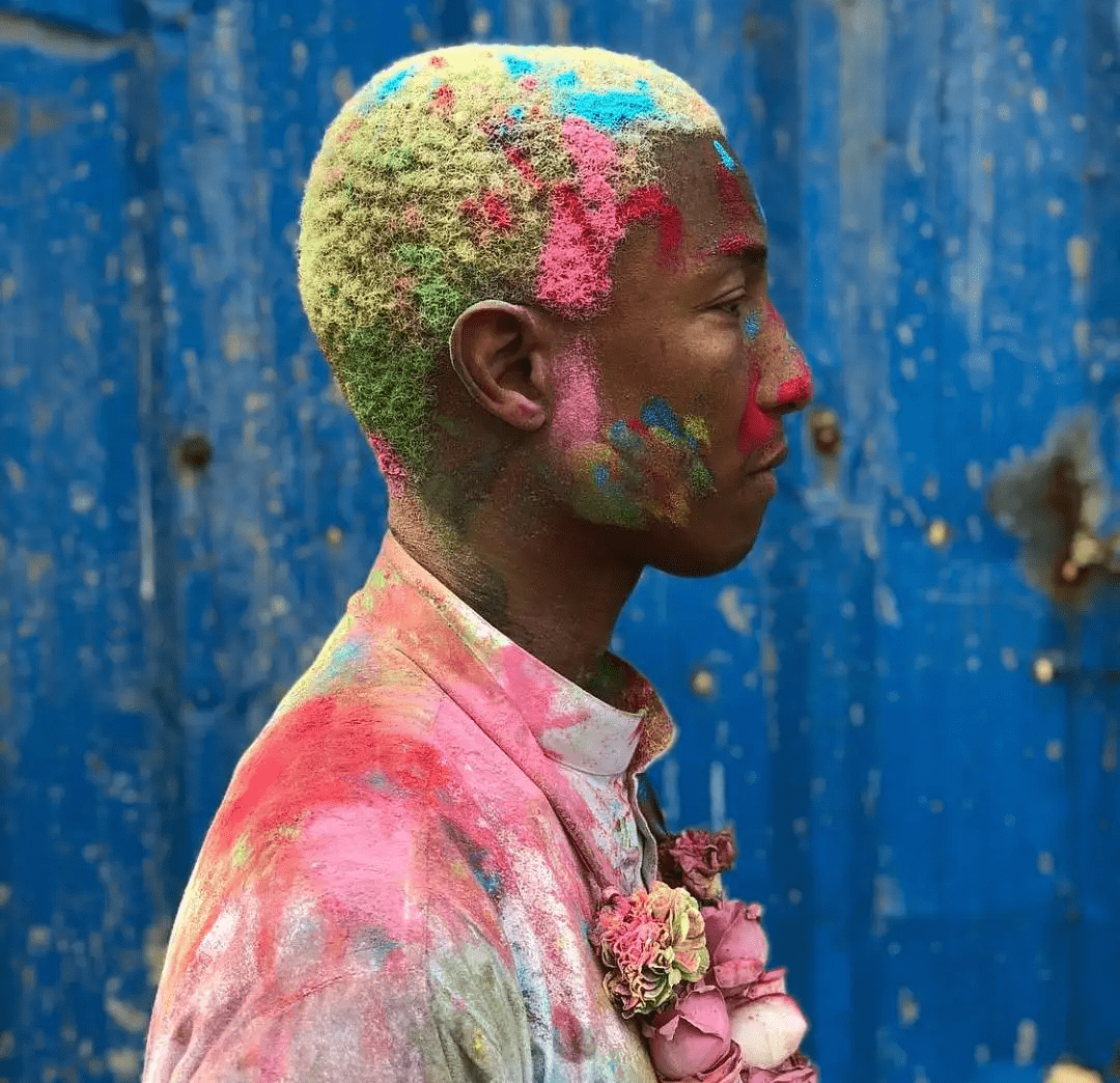 王鹤棣脏辫头惹争议,迎合黑人总监翻车,品牌外网将其除名_文化_造型