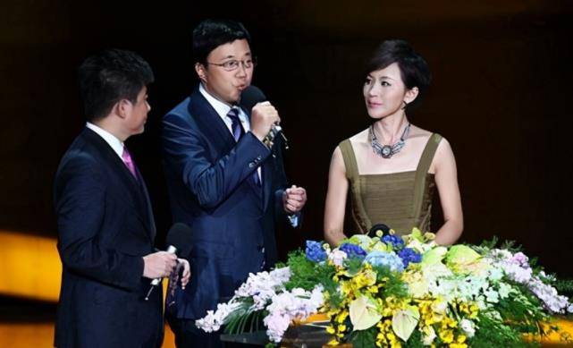 6次献唱奥运12年登舞台,嫁给邓中翰后,为何谭晶销声匿迹?