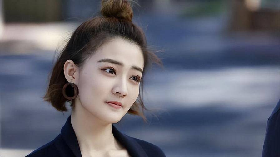 白富美徐璐,14岁就遭杨幂妒忌,27岁身家上亿,坐拥多套豪宅_背景_事业