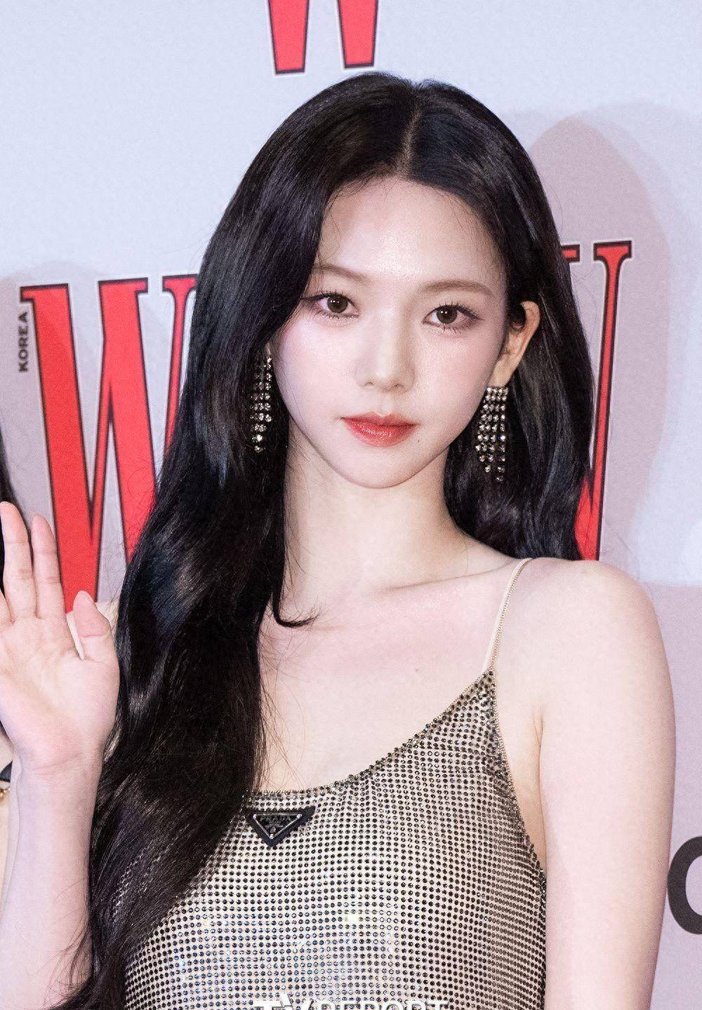 穿石裙被嘲笑像睡衣,小腹隆起被质疑,_时尚_身材_形象