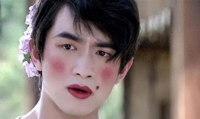 不顾形象丢掉包袱,这些男星穿上女装,俨然美人模样_表演_角色_观众