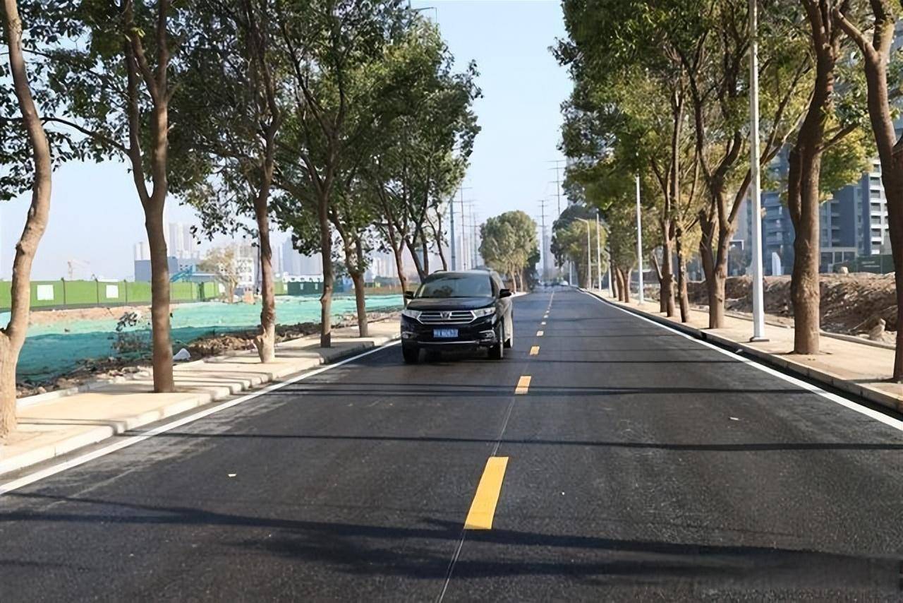 明明水泥路比沥青路更耐磨，为何高速路非要用沥青？到底哪个好？(图5)