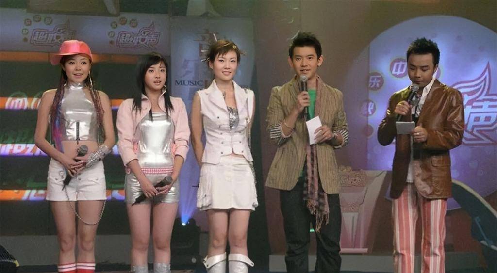 15岁选秀爆红,18岁深陷"陪s门",31岁的张含韵凭实力翻红_汪涵_超女