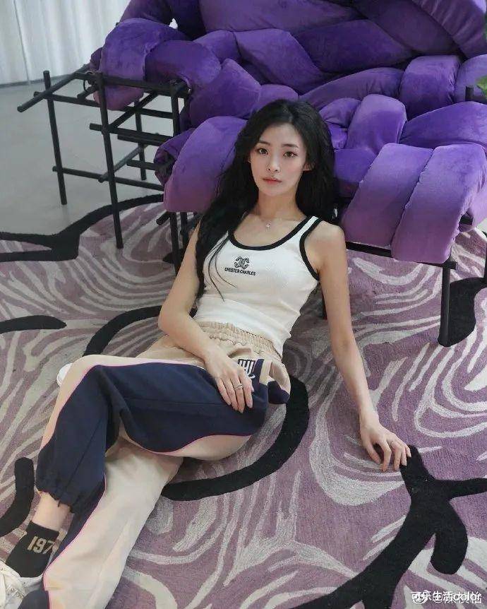 世祖卓日升(高钧贤饰)五花大绑式吊起最终因车祸去世剧中嘅佢头发凌乱