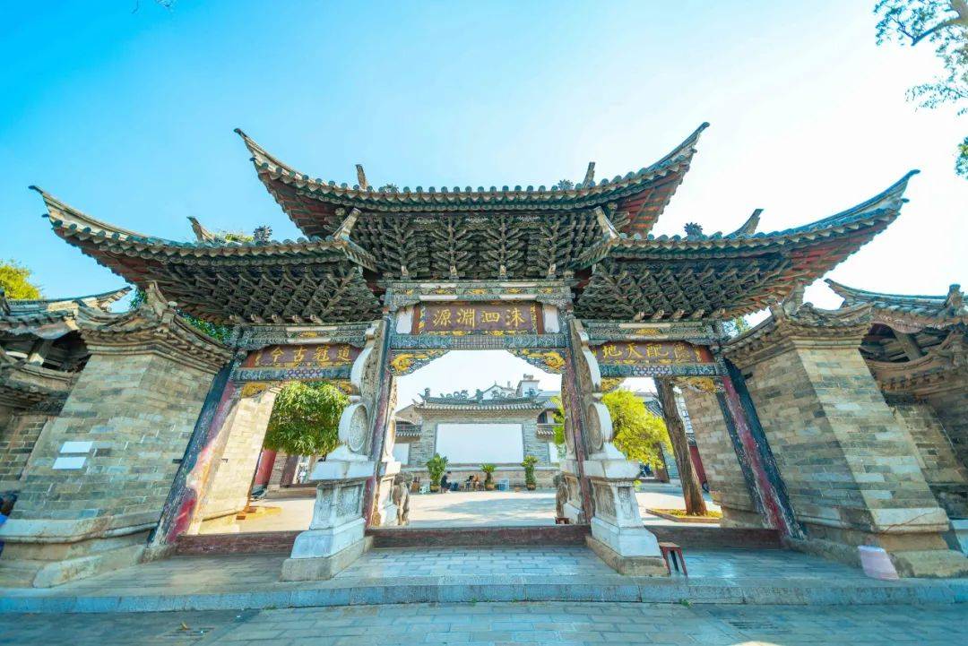 石屏文庙位于石屏古城北正街,始建于元至正年间,明洪武二十二年重建