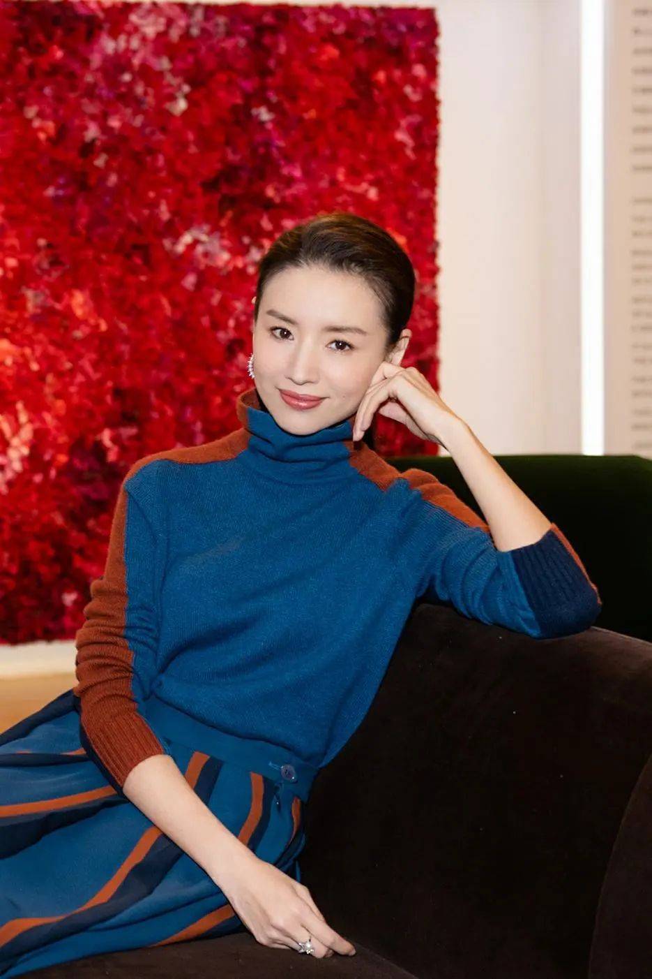 "激吻门"11年后,董洁被爆恋上小鲜肉,43岁的她脸都不要了.