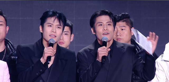 后台直接崩效果堪比春晚,黄贯中好稳_网友_朴树_歌曲