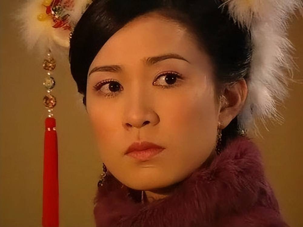 同样出演女主播,29岁白鹿也只配给48岁的佘诗曼当洗脚婢_演技_新闻